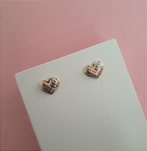 BRINCO CORAÇÃO PP 3 CORES LISTRADO FOLHEADO A OURO 18K