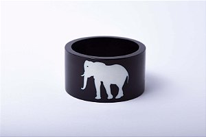 Pulseira Estilo Bracelete Em Resina Elefante Preta E Branca