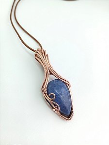 Colar feito à mão com pingente de Quartzo Azul