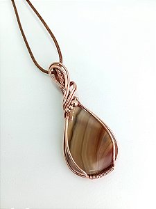 Colar em wirework com pingente de Ágata Marrom