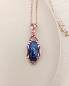 Colar com pingente delicado de Sodalita