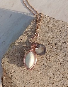 Colar com pingente de Dolomita Branca e Abalone