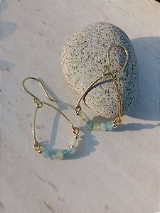 Brinco diferente feito à mão com contas facetadas de Jade colorido