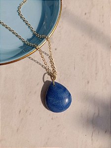 Colar feito à mão com pingente de gota de Quartzo Azul