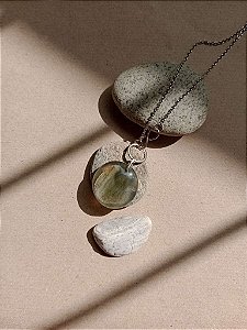 Colar com pedra Aragonita Verde e Fecho Frontal