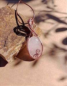 Colar com pingente de Quartzo Rosa Alma