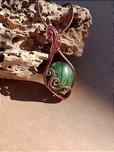 Colar com pedra Diopsita Redonda Morgana