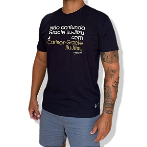 CAMISETA CARLSON GRACIE NÃO CONFUNDA - AZUL MARINHO