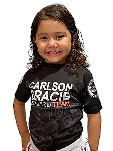 RASHGUARD CARLSON GRACIE MANGA CURTA - PRETO