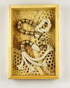 Escultura Gold | em Moldura Caixa 22 cm x 32 cm