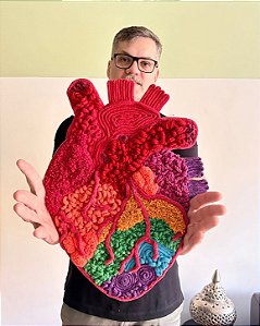 Painel de Parede Decorativo Pride Heart | Fiber Art 30cm x 40cm