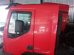 Cabine Volvo Vm 260 Usada A Base De Troca