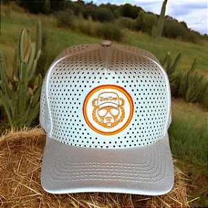Boné Branco Dom Cap com recorte a laser