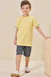 Conjunto de Camiseta em Piquet com Elastano e Bermuda em Malha Bicolor Amarelo - Ref 77345 - LucBoo