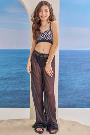 Conjunto Trio de Biquíni com Calcinha Slim em Malha UV Dry 50+ e Calça em Tela Fashion - Preto - Ref 74214 - Vic&Vicky