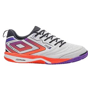 Chuteira Umbro Pro 5 Stable Branco/Coral Masculino