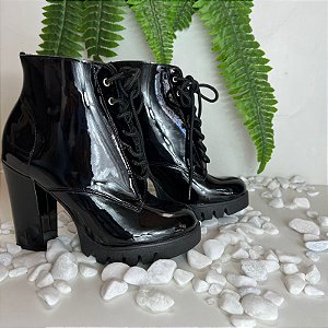 Coturno Closet Envernizado