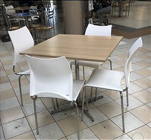 Conjunto com 1 Mesa e 4 Cadeiras - Mesas e Cadeiras para Restaurante REF 6110