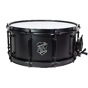 Caixa SJC Alpha Black Steel, 14x6,5, com Casco de Aço Preto Fosco 1mm