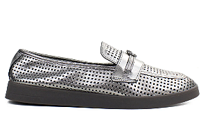 Loafer Prata em Couro Vazado e Detalhe Cromado Giulia Domna