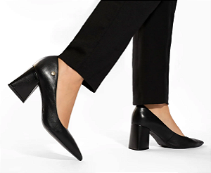 Scarpin em Couro Liso com Salto Bloco Giulia Domna