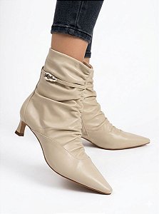 Bota Off White em Couro com Salto Taça Cecconello