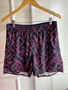 SHORTS CALVIN KLEIN SWIMWEAR LOGOMAGIA PRETO E ROSA