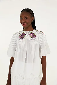 Bata Bordada Poesia De Flor FARM 345611