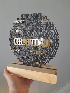 Troféu de Palavras Gratidão em MDF para Decoração com Base de Pinus Letreiro Enfeite - 1 unidade