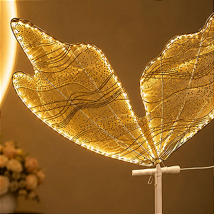 Borboleta Led Bivolt Det Dourado 80 Cm Com Fonte Redonda Não Movimenta Enfeite
