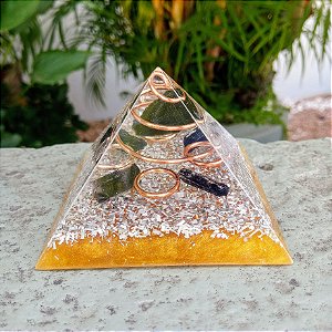 Orgonite Pirâmide Turmalina Negra -  Proteção Profissional