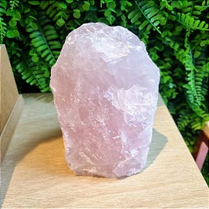 Quartzo Rosa Bruto - Base Serrada