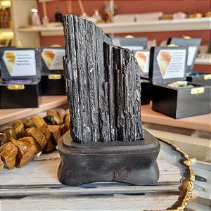 Turmalina Negra Bruta - Base de Madeira Escura