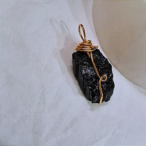 Pingente Boho Turmalina Negra- Folheado a Ouro