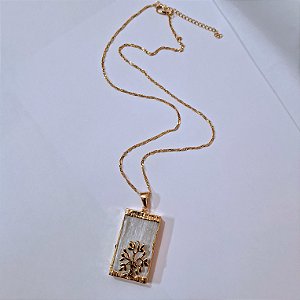 Colar Selenita com detalhe de Árvore da Vida - Folheado a Ouro