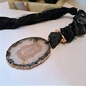 Colar de Mesa Aberto Obsidiana Negra Bruta e Chapa de Ágata Preta