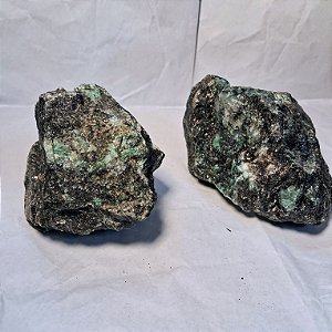Esmeralda Bruta (Xisto) - 700g