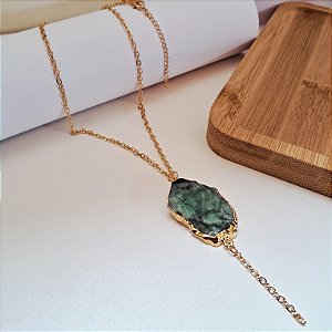 Colar Esmeralda Bruta com Borda Dourada Pingente Fio - Folheado a Ouro