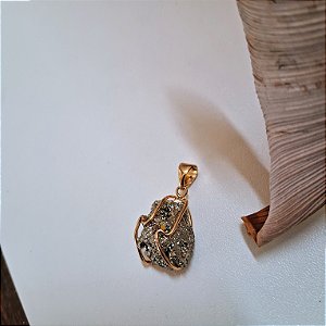 Pingente Hippie Pirita Bruta - Folheado a Ouro