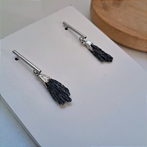 Brinco Reto Cianita Negra Bruta - Ródio Branco