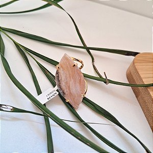 Anel Regulável Garra Calcedônia Oval - Folheado a Ouro