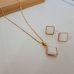 Conjunto Brinco e Colar Triangular Madrepérola - Folheado a Ouro