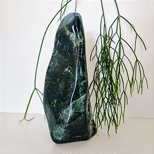 Forma-Livre Jaspe Sanguineo Polido - Base Serrada