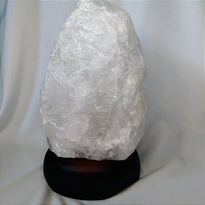 Luminária Quartzo Branco Bruto - Base de Madeira Escura - 2kg - Bivolt