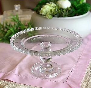 PRATO DE CRISTAL DE CHUMBO PARA BOLO COM PÉ COM BORDA DE CORAÇÃO 19X10CM - LYOR