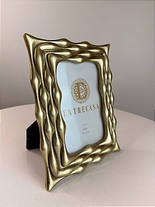 21096 PORTA RETRATO RESINA DETALHE DOURADO 17,6X21