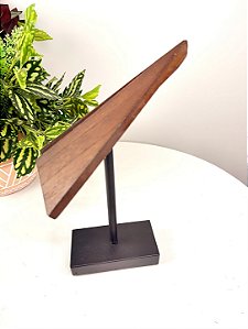 Escultura avião em madeira