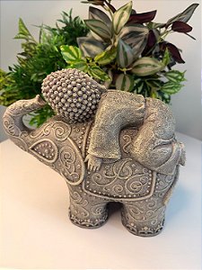 Elefante com Buda Bebê