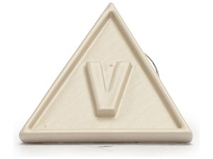 Pingente Metal Letra V Schutz Branco