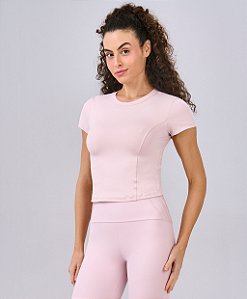 T-Shirt Cropped Ajustada Abertura Costas Alto Giro